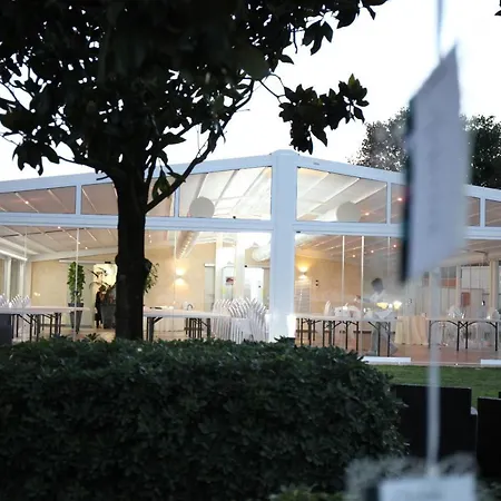 Sunny Palace Restaurant 酒店 3*